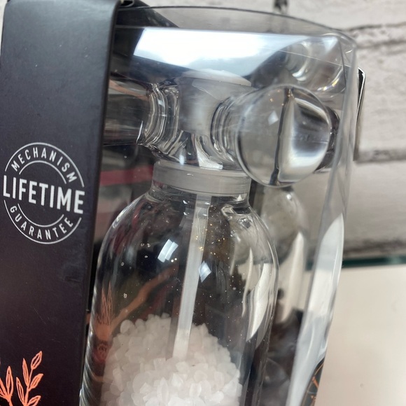 Cole & Mason Tap Acrylic Salt and Pepper Mill Set Salt And Pepper Shaker Faucet - Picture 4 of 9